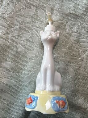 Allure White Cat Ceramic Soap Dispenser with Blue and Orange Fish Accents meow
